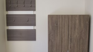 Soundproofing, iron/ironing board - Microstore Airport Panzio (Vecsés)