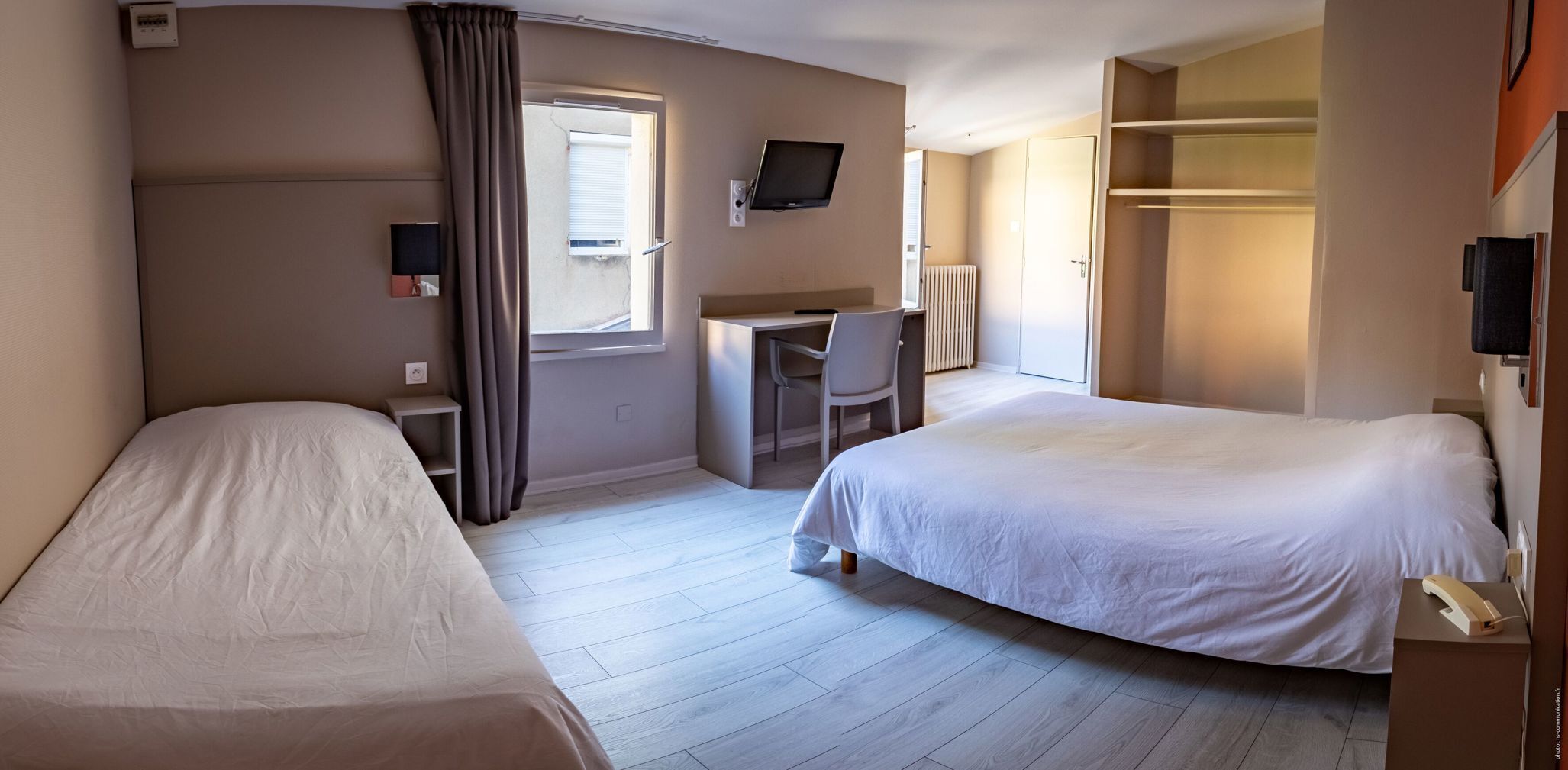 Schreibtisch, schallisolierte Zimmer, Bügeleisen/Bügelbrett, Bettwäsche