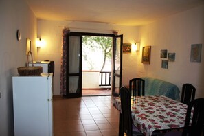 Apartment, 1 Schlafzimmer | Wohnbereich | Fernseher