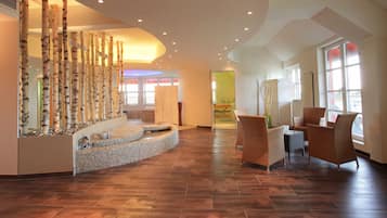 Sauna, Dampfbad, Massage- und BehandlungsrÀume