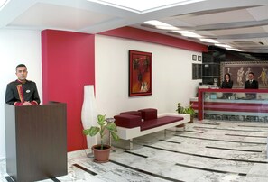 Free self parking, free valet parking - Narin Hotel (Antakya)