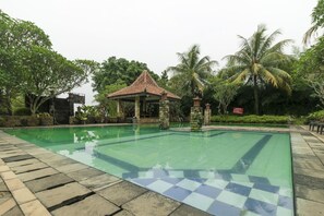 Kolam renang outdoor