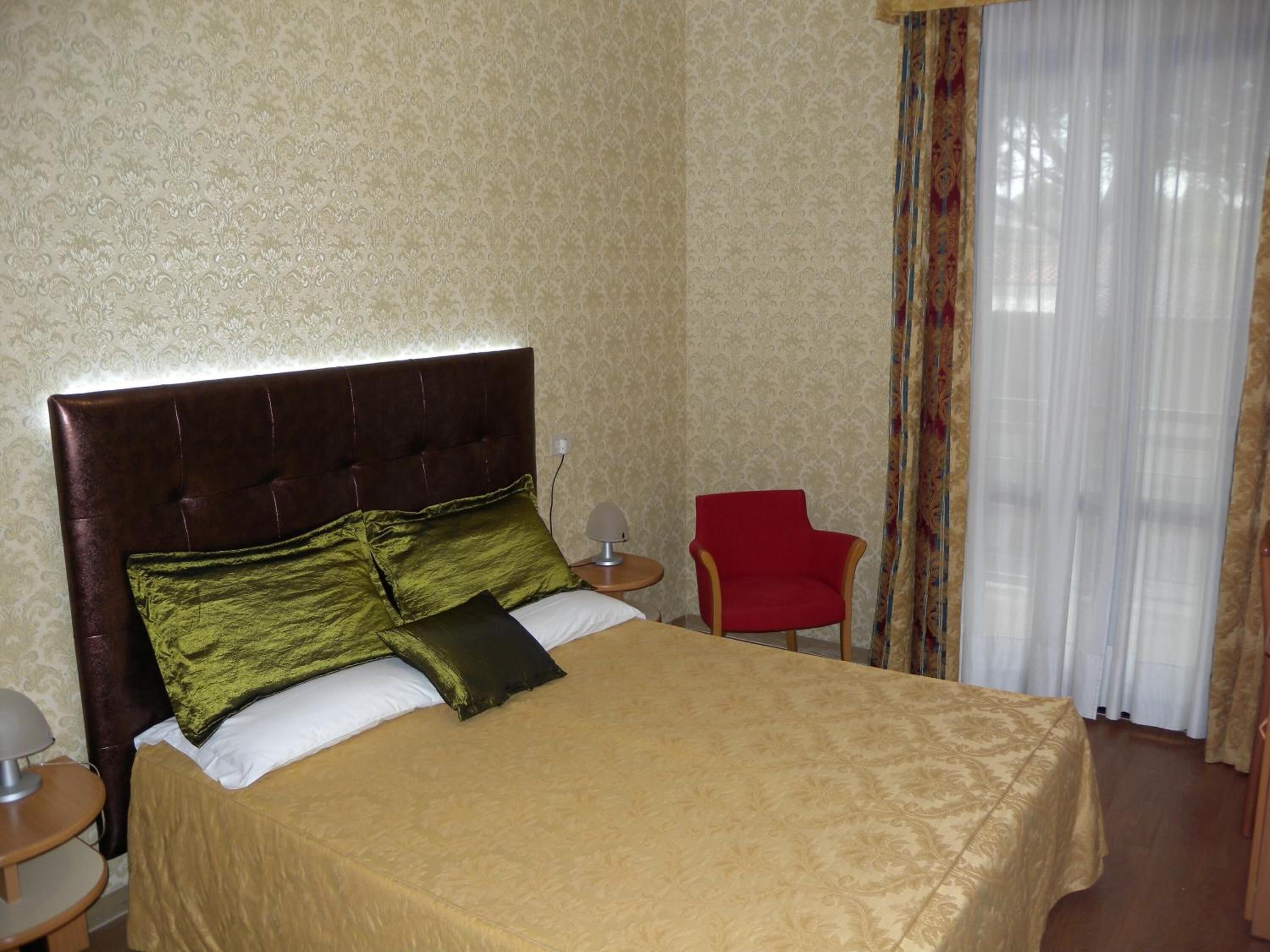 1 bedroom, premium bedding, minibar, in-room safe