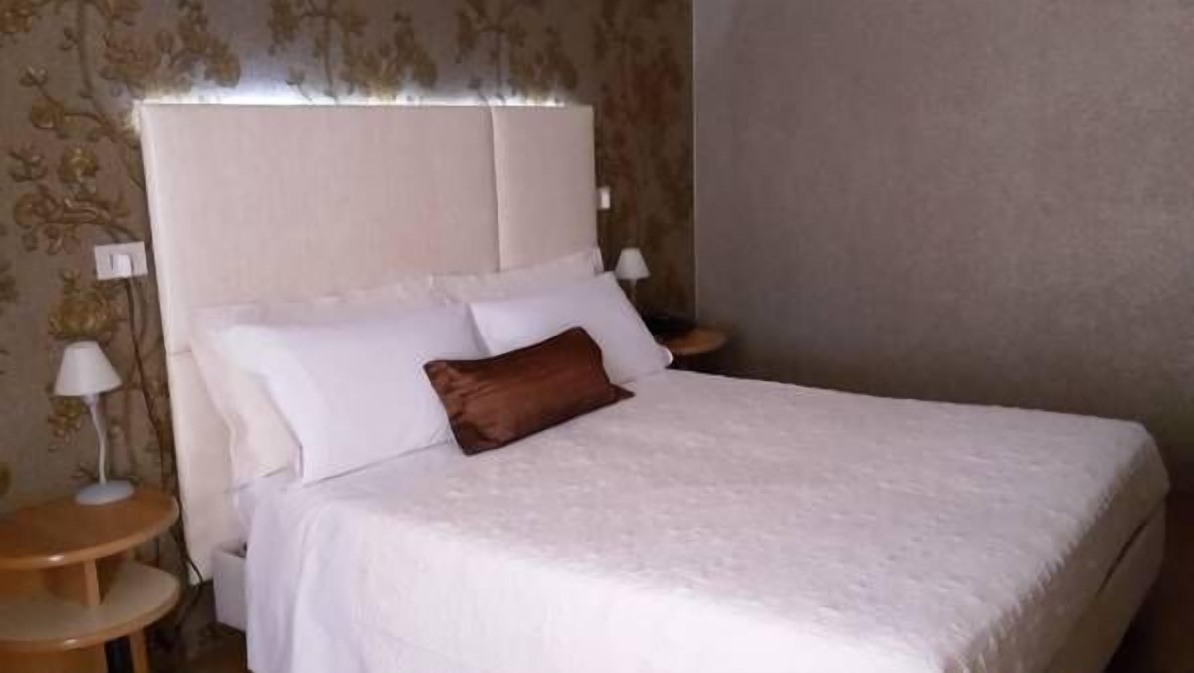 1 bedroom, premium bedding, minibar, in-room safe