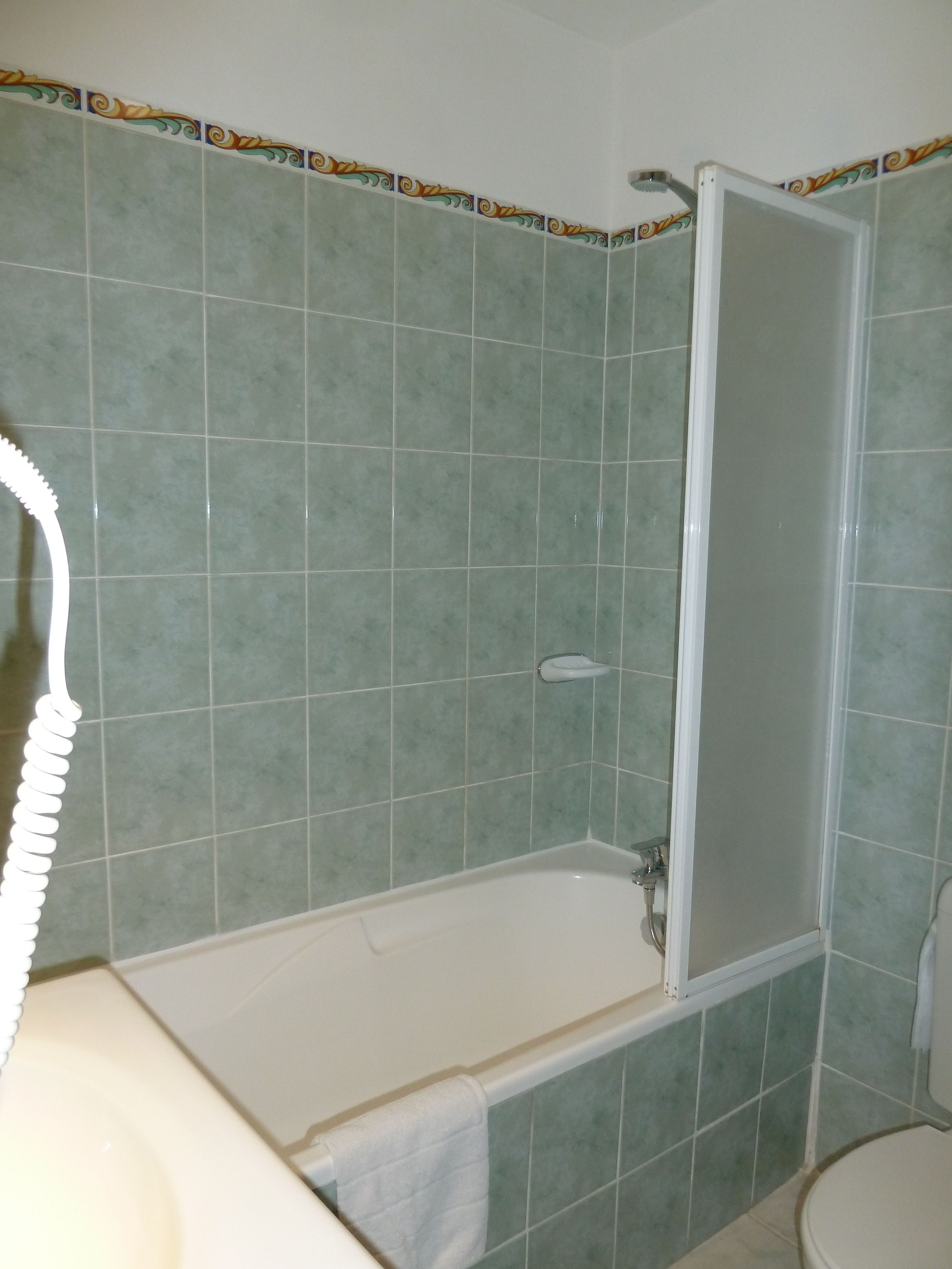 family quadruple room | bathroom | free toiletries, hair dryer, towels