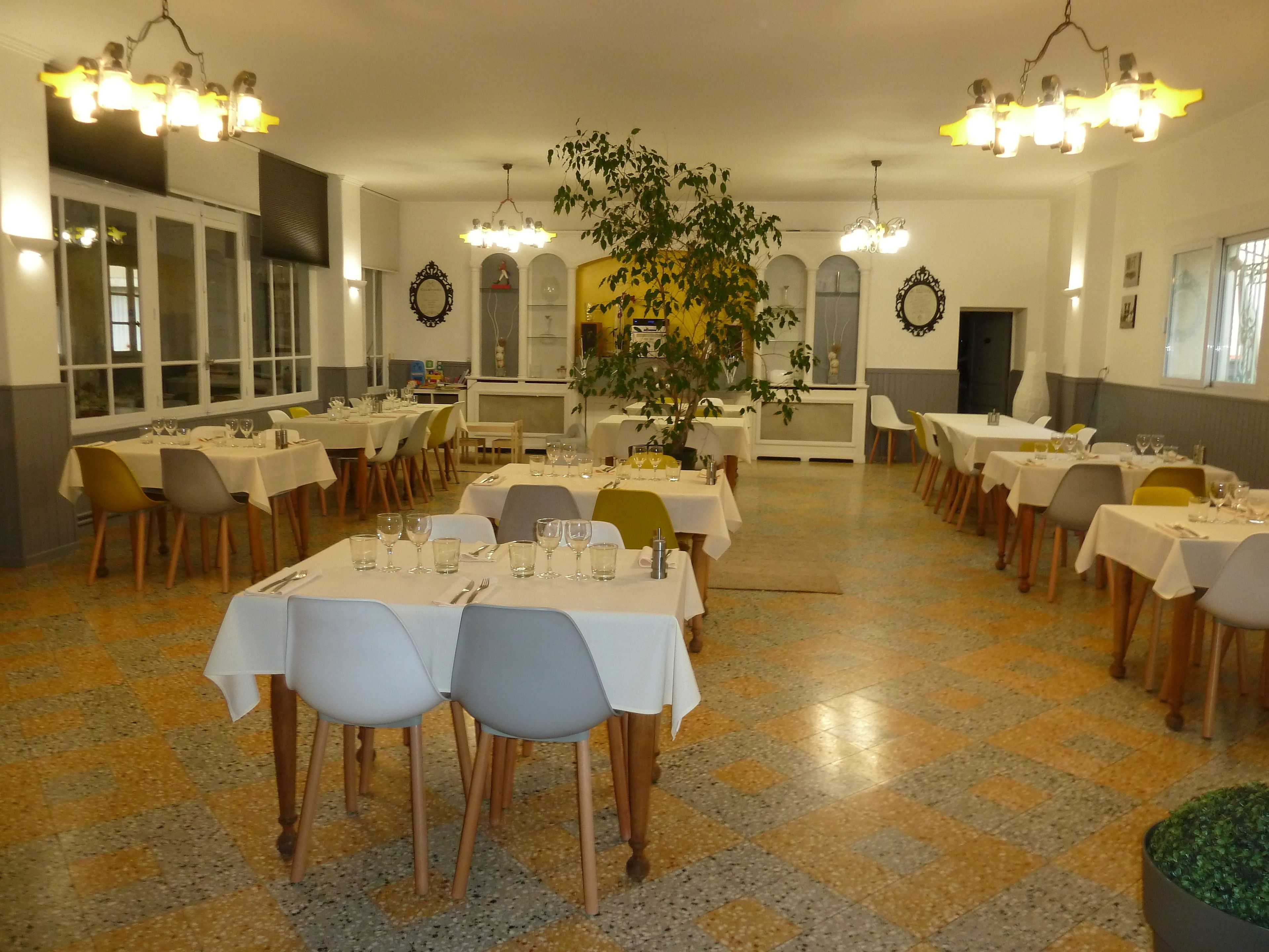 lunch and dinner served, french cuisine