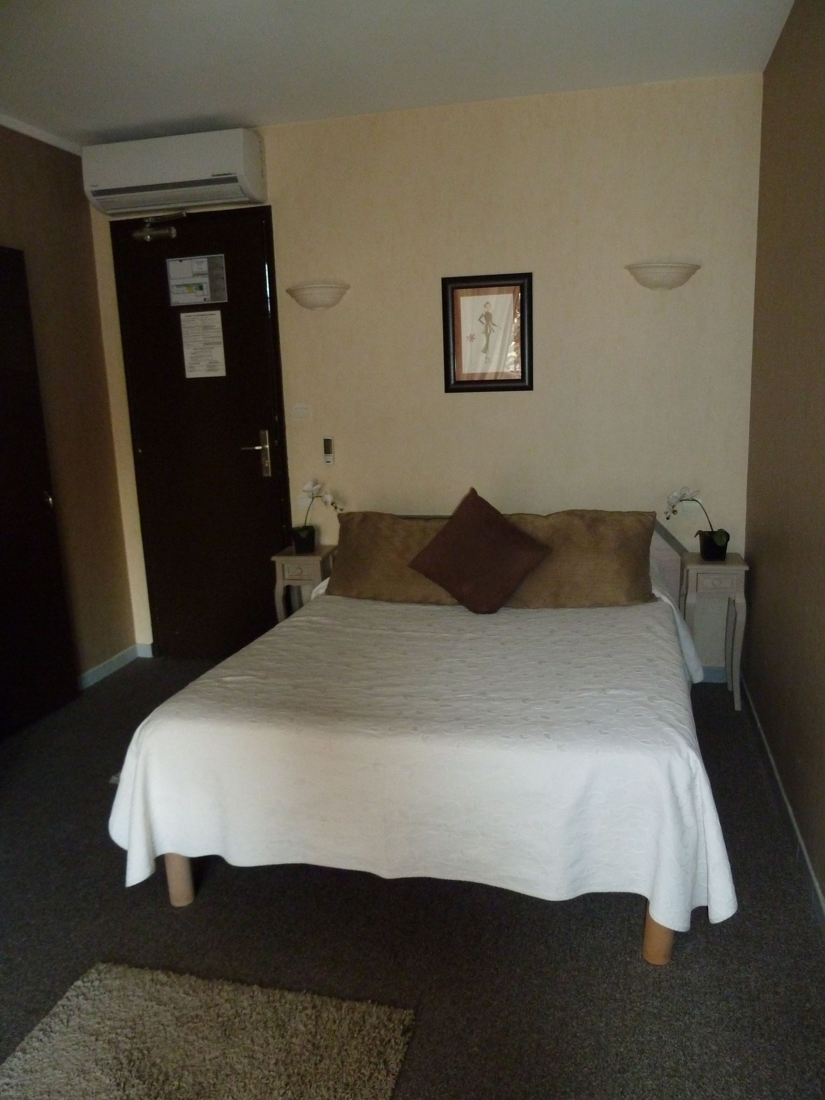 standard double room | desk, iron/ironing board, free wifi, bed sheets