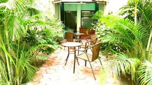 Terrace/patio - Khasmahal Homestay (Agra)