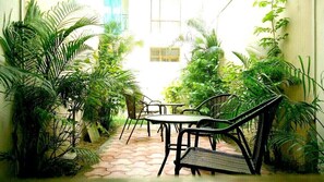 Terrace/patio - Khasmahal Homestay (Agra)