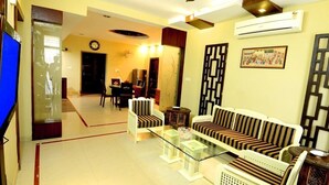 Lobby sitting area - Khasmahal Homestay (Agra)