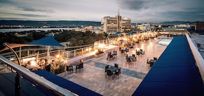 Außenpool, geöffnet von 08:00 Uhr bis 18:00 Uhr, Sonnenschirme