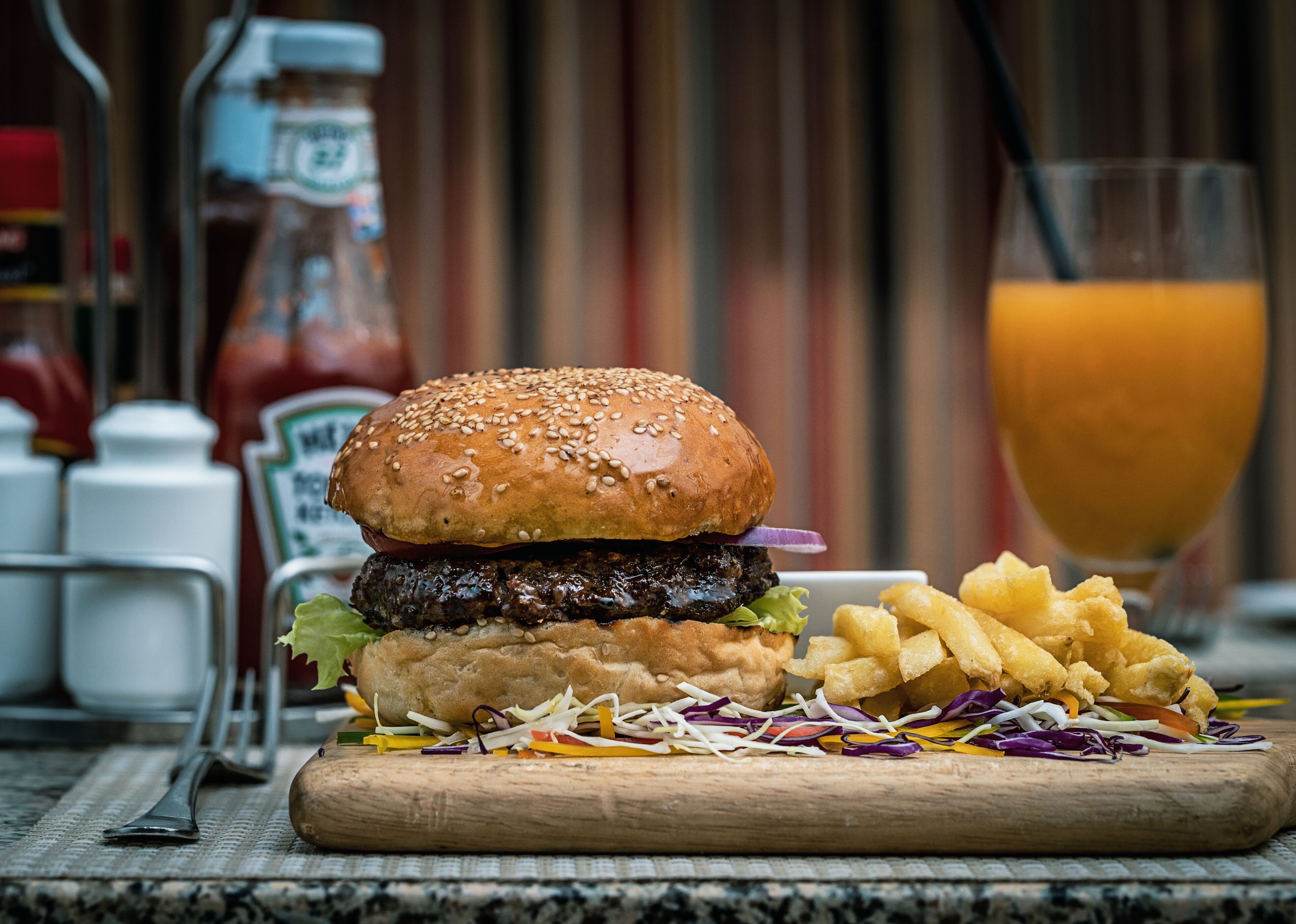 2 restauranter, frokost, lunsj og middag serveres, barbeque