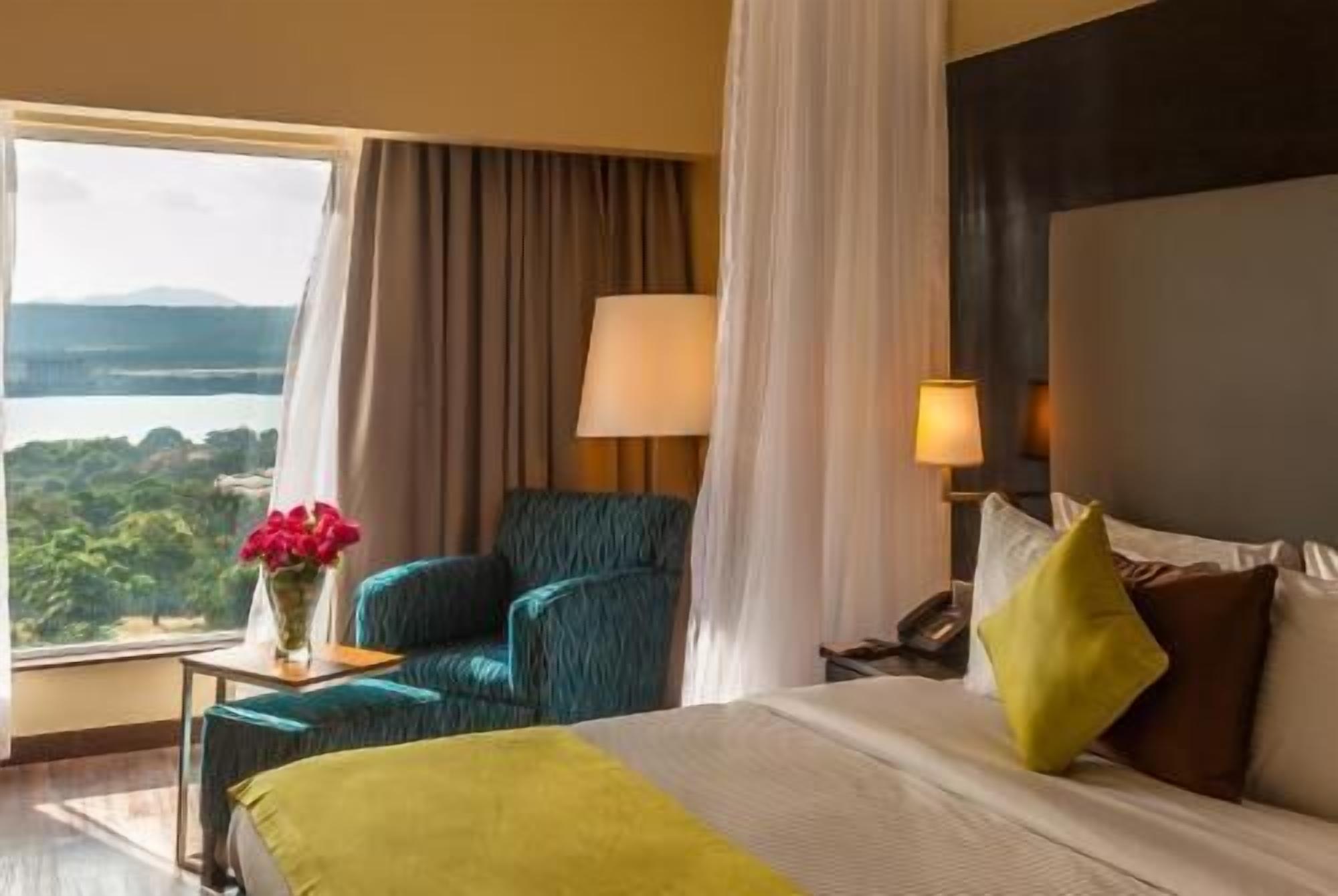 Egyptian cotton sheets, premium bedding, in-room safe