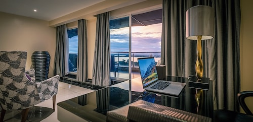 Acacia Premier Hotel