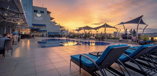 Egyptian cotton sheets, premium bedding, in-room safe - Acacia Premier Hotel (Kisumu)