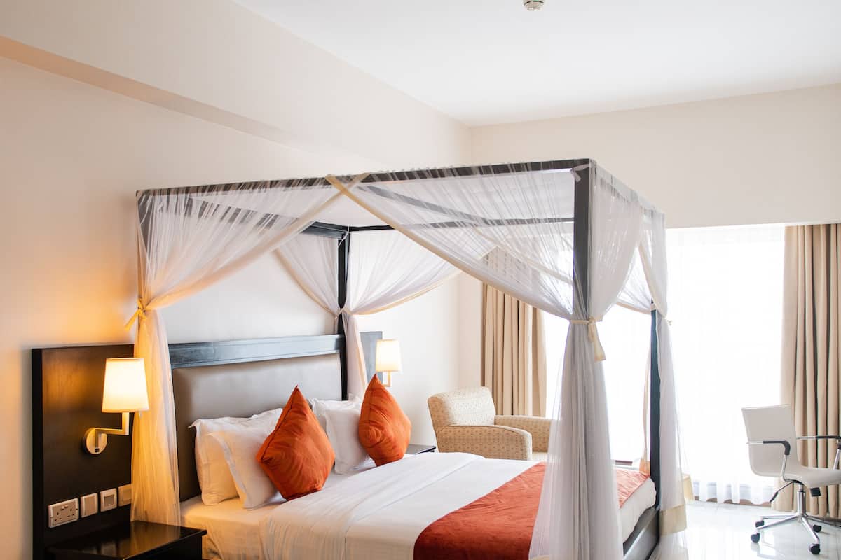Suite, Lake View | 1 bedroom, Egyptian cotton sheets, premium bedding, in-room safe