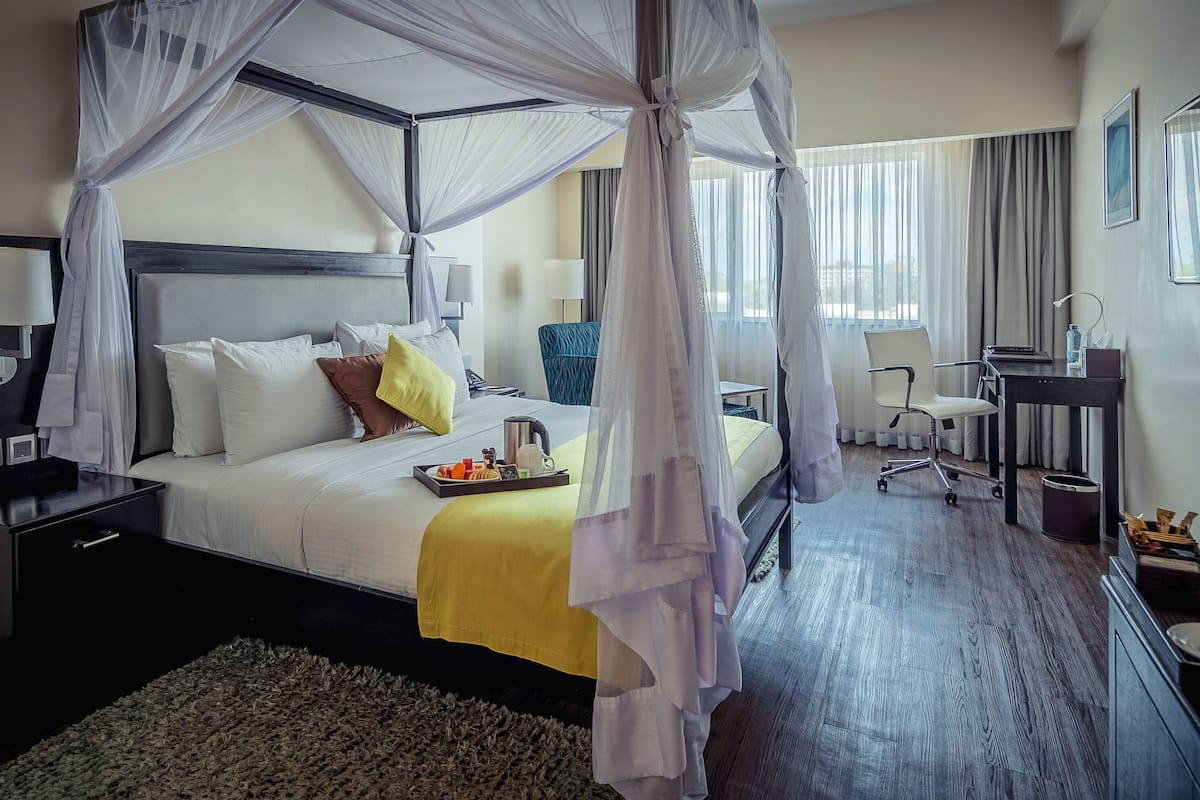 1 bedroom, Egyptian cotton sheets, premium bedding, in-room safe