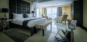Presidential Suite | Egyptian cotton sheets, premium bedding, in-room safe