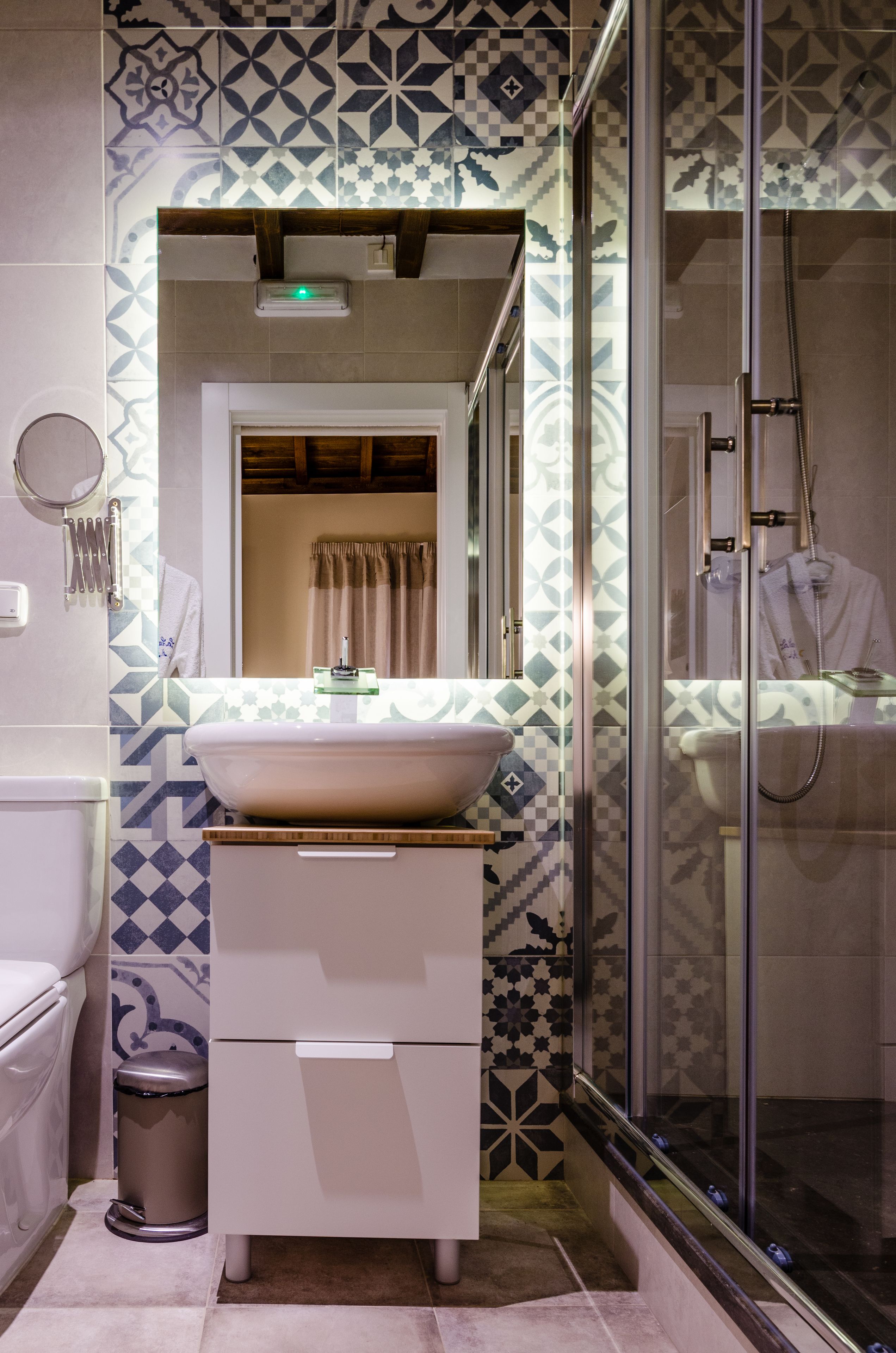 family double room, 1 double bed | bathroom | shower, free toiletries, hair dryer, towels