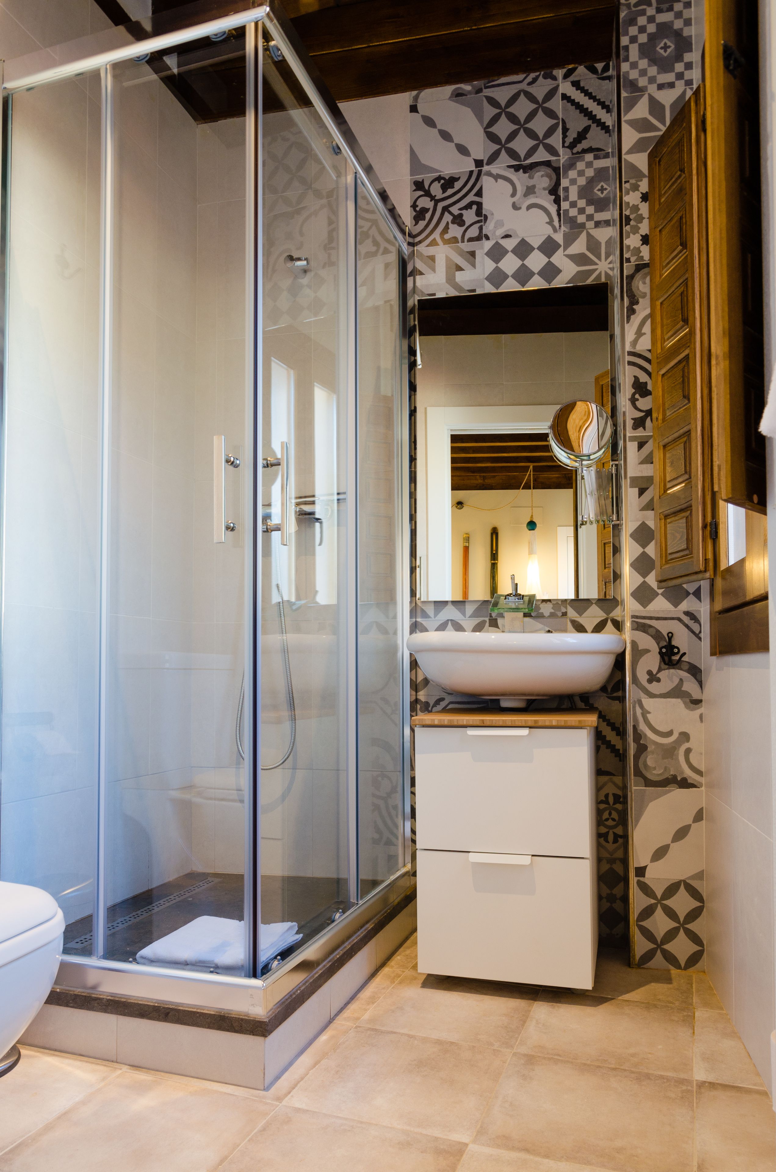 standard single room (with a view to san miguel alto, h10) | bathroom | shower, free toiletries, hair dryer, towels