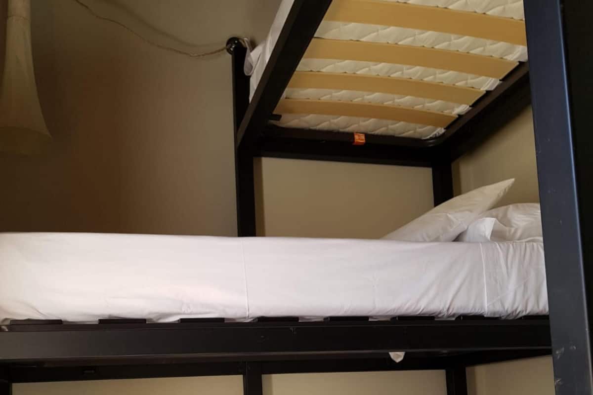 Shared Dormitory, Women only