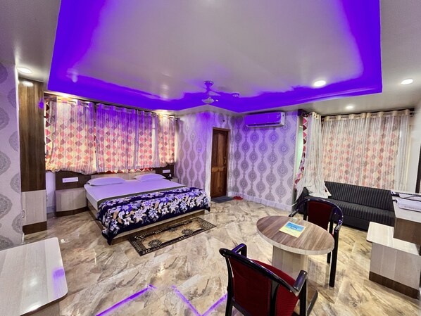 Chambre Double Deluxe, 1 très grand lit, accessible aux personnes à mobilité réduite | 1 chambre, literie de qualité supérieure, décoration personnalisée