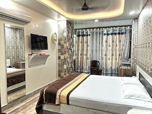 Standard Double Room, 1 King Bed, City View | 1 bedroom, premium bedding, individually decorated