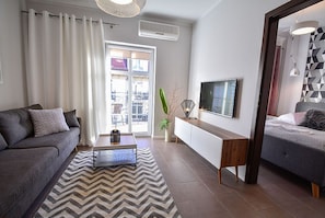 公寓, 1 間臥室 (Uzdrowiskowa 7, free parking ) | 客廳 | 平面電視