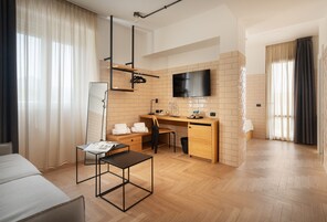Minibar, caja de seguridad en la habitación, escritorio y wifi gratis