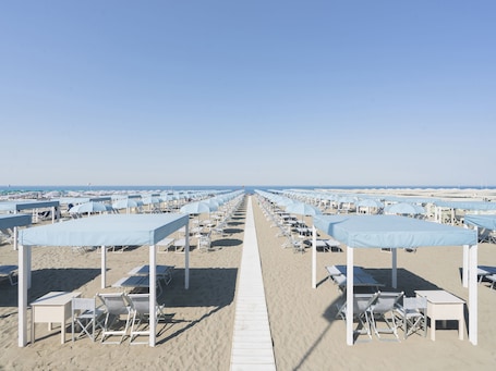 Playa privada en los alrededores, sillas reclinables de playa
