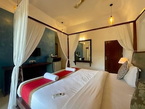 Premium bedding, minibar, in-room safe, rollaway beds - Naga Cottages (Morjim)