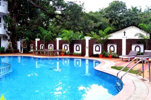 Outdoor pool - Naga Cottages (Morjim)