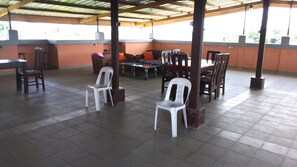 Daily continental breakfast (EUR 4 per person)
