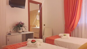 Minibar, in-room safe, desk, soundproofing - B&B Cornelia (Pompei)