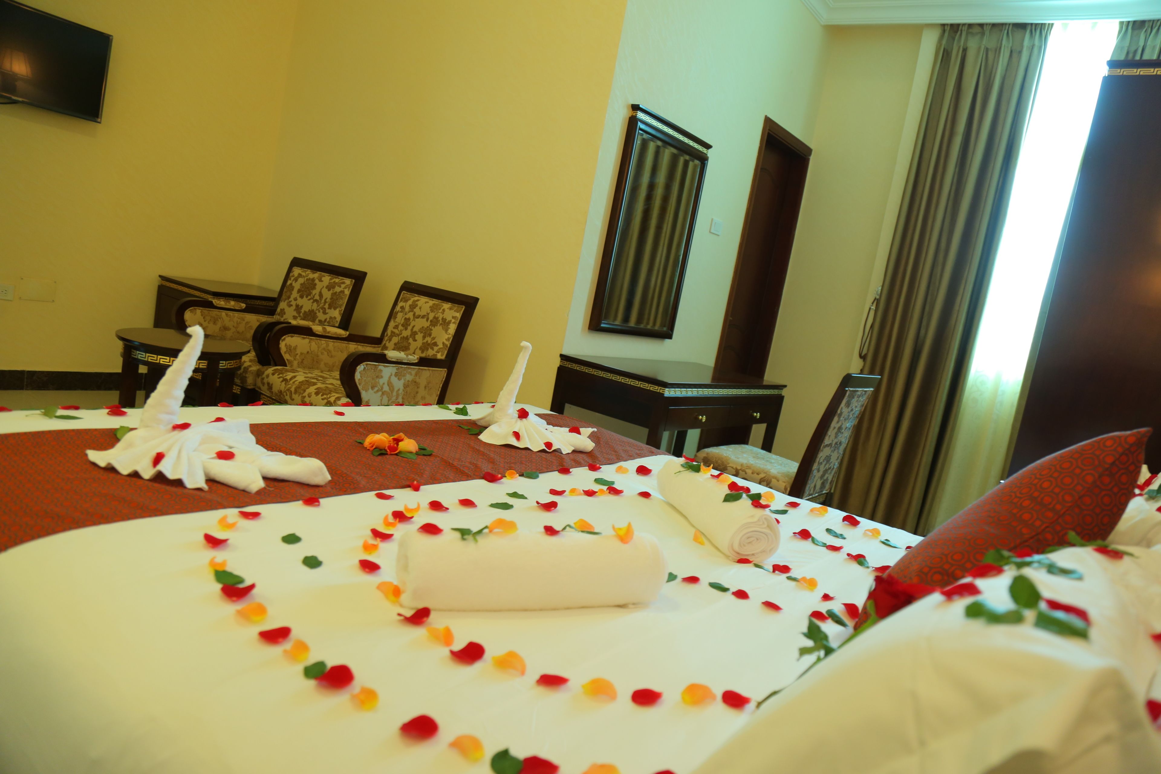honeymoon room | premium bedding, in-room safe, desk, iron/ironing board