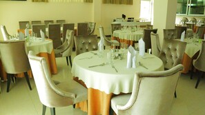 2 restaurants, breakfast, lunch, dinner served; local cuisine  - Solyana Hotel (Bahir Dar)