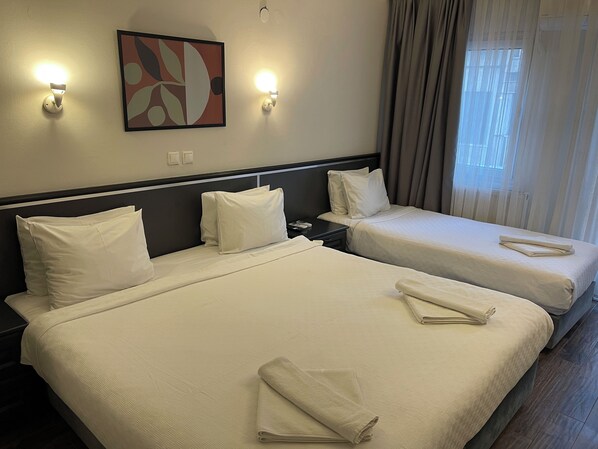 Family Room | Free WiFi, bed sheets - Otel Balca (Izmir)