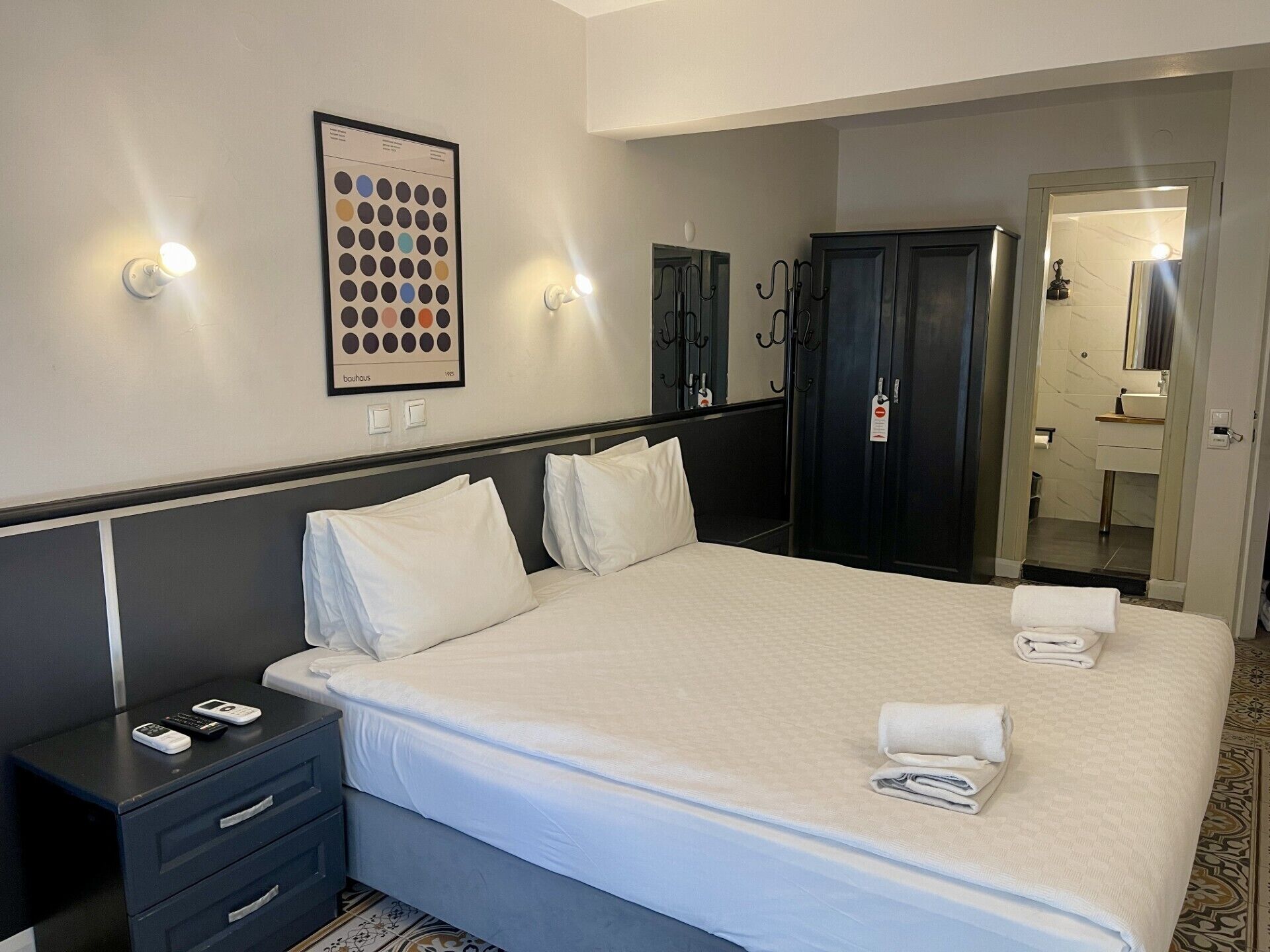 Free WiFi, bed sheets