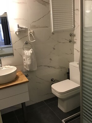 Habitación doble estándar | Wifi gratis y ropa de cama 