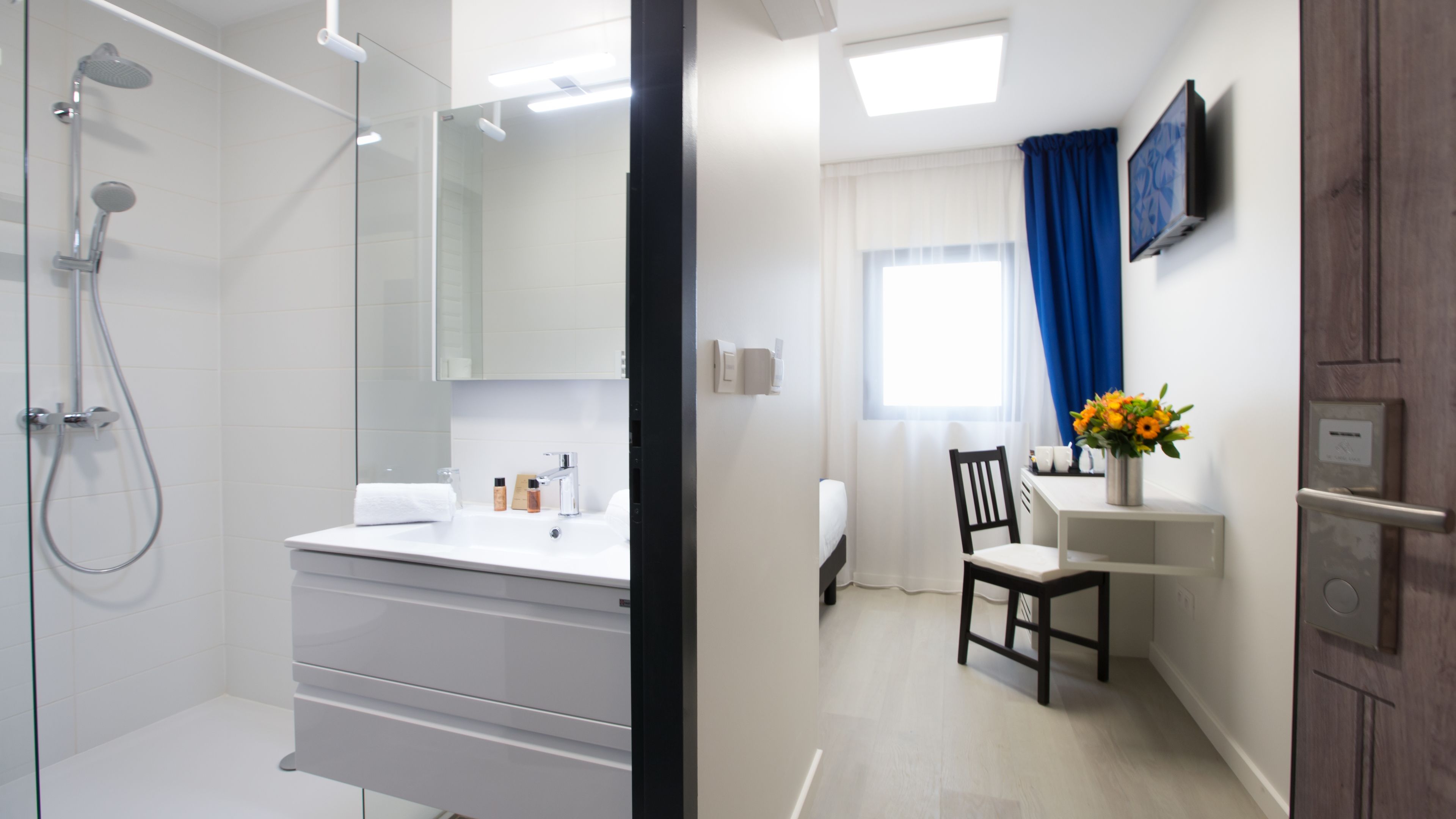 single room | bathroom | shower, free toiletries, hair dryer, towels