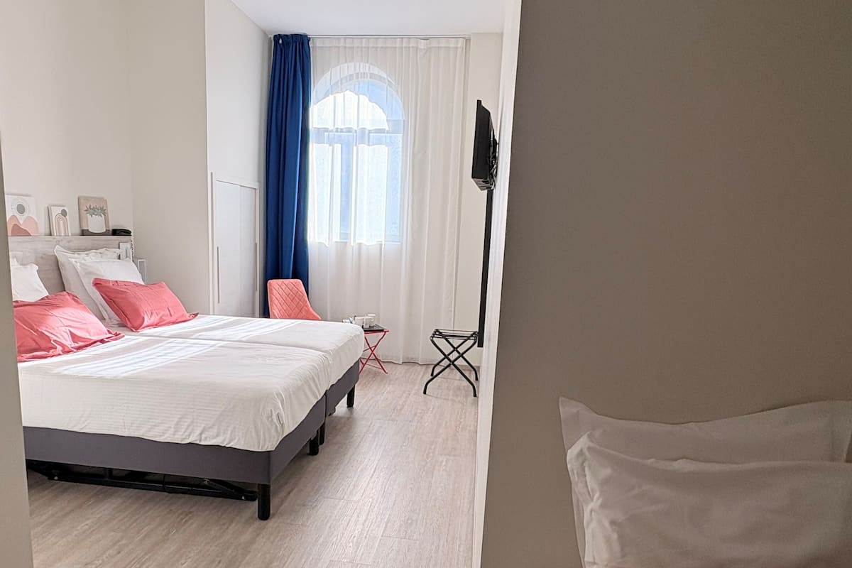 Chambre Triple | Coffres-forts dans les chambres, décoration personnalisée