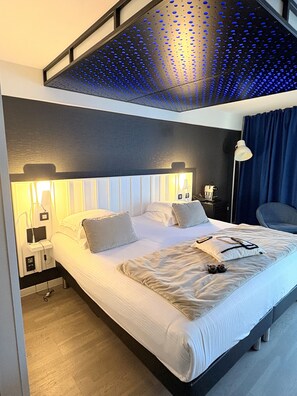 Prestige Room | In-room safe, individually decorated, individually furnished, desk - Hôtel La Fabrique (La Rochelle)