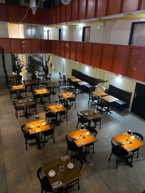 Daily buffet breakfast for a fee - Hôtel La Fabrique (La Rochelle)