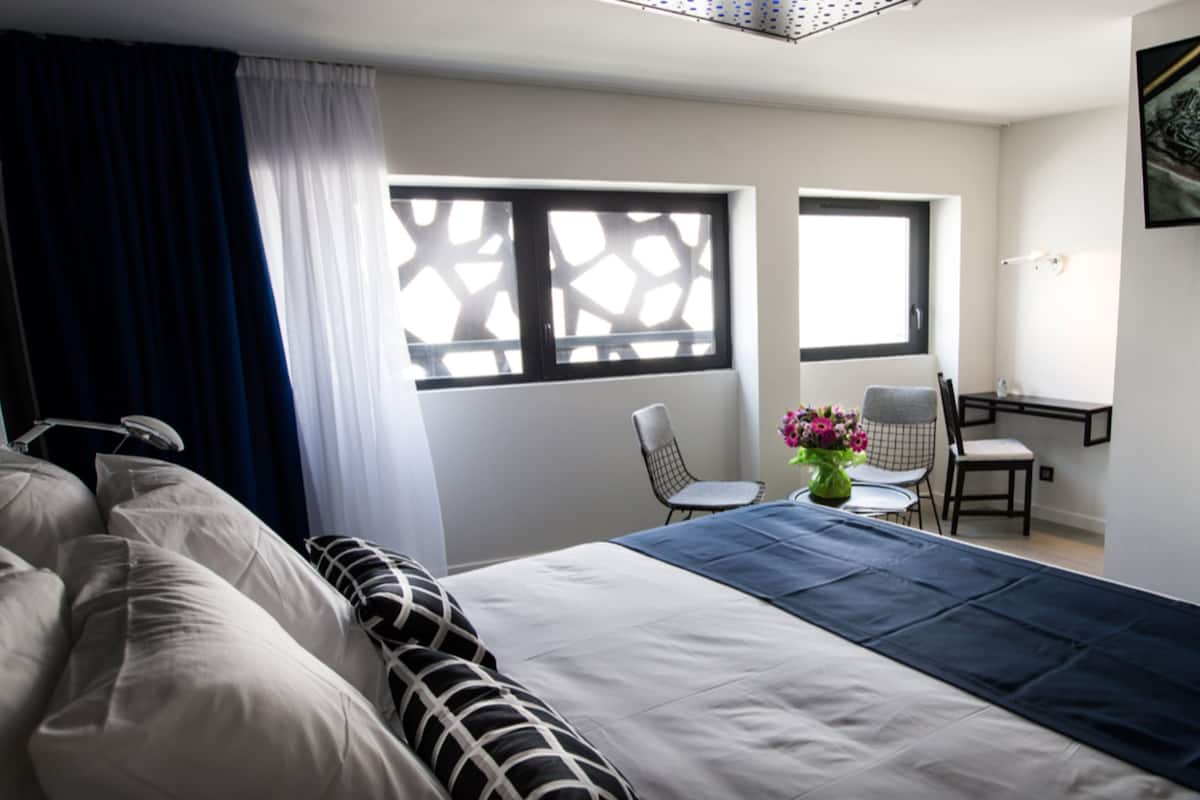 prestige room | 1 bedroom, in-room safe, individually decorated, individually furnished