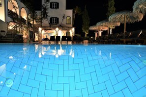 Outdoor pool - Kafouros Hotel (Santorini)
