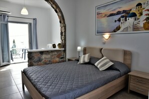 Double Studio | In-room safe, soundproofing, WiFi, bed sheets - Kafouros Hotel (Santorini)