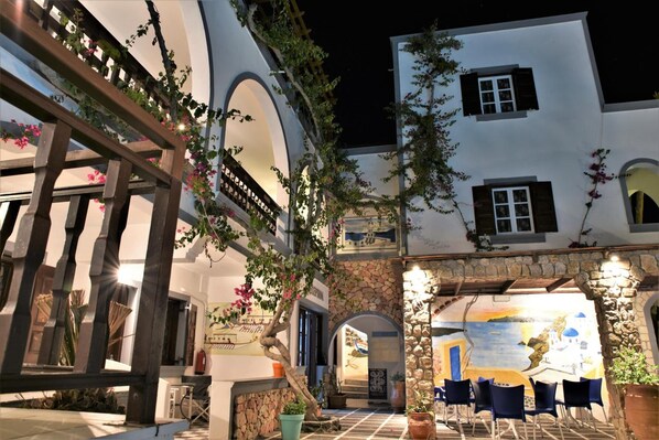 Property grounds - Kafouros Hotel (Santorini)