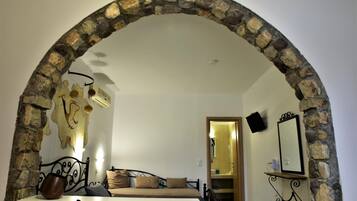 Standaard studio (Triple) | Een kluis op de kamer, geluiddichte muren, wifi, beddengoed