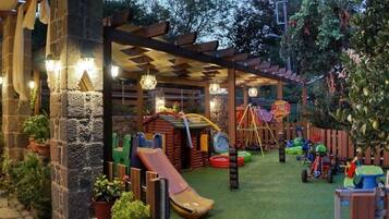 Children’s play area – outdoor