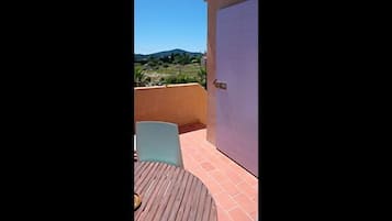 Standard Apartment (Romain) | Terrace/patio